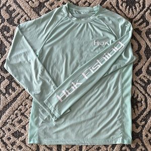 Like new Huk Performance Fabrics long sleeve shirt.